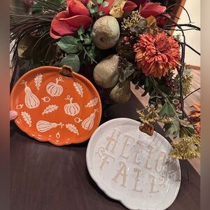 Pumpkin Shaped Fall Plates Set of 2 Orange &‎ White. NEW
